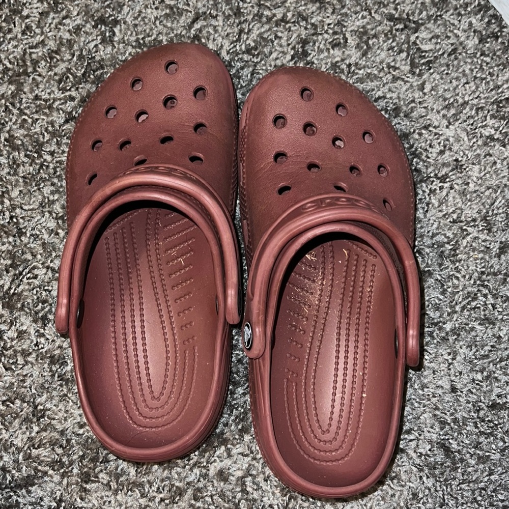 burgundy crocs